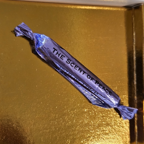 Authentic Bond no.9 - Picture 3 of 3